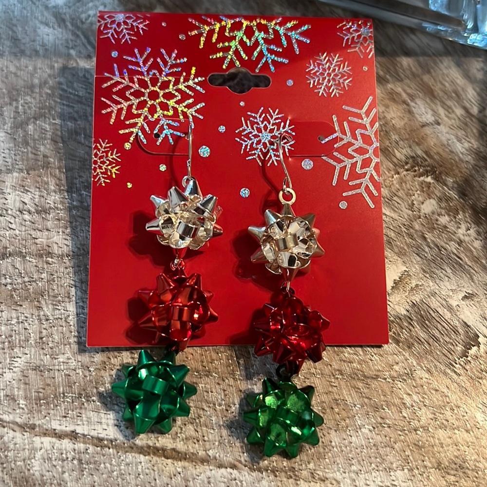 3/$20🎀 Christmas bow earrings!
